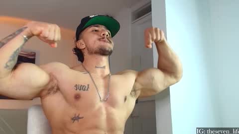 Snapshot of nikolaylisin chatting on 10.22.25 Niko online show from 10.22.25