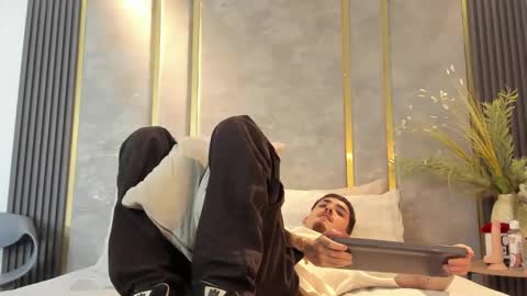 Niko Stone online show from 12.23.25