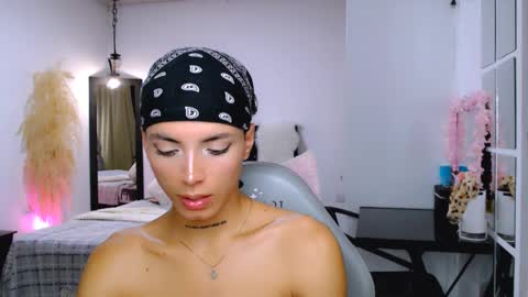 Snapshot of nilam217 chatting on 02.14.25 Nilam online show from 02.14.25