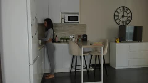 Bella online show from 09.17.25