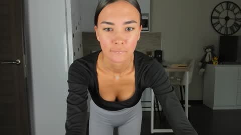 Bella online show from 09.22.25