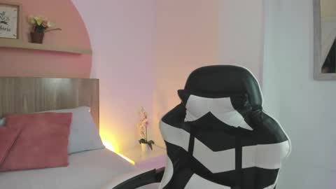 Snapshot of nina_blake chatting on 10.07.25 N I N A online show from 10.07.25