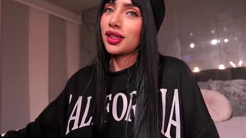 Snapshot of nina_mon chatting on 11.29.25 Angie online show from 11.29.25