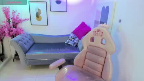 Snapshot of nina_willyams chatting on 02.18.26 Nina online show from 02.18.26