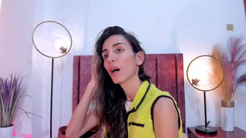 Snapshot of ninacavallli chatting on 01.11.25 Nina online show from 01.11.25