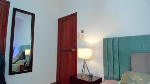 Snapshot of ninacavallli chatting on 01.25.25 Nina online show from 01.25.25