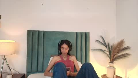 Snapshot of ninacavallli chatting on 10.01.25 Nina online show from 10.01.25