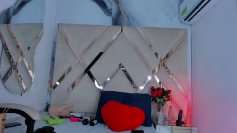 ninahtx online show from 10.20.25