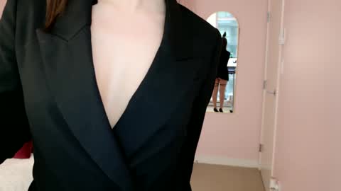 NinaOneil online show from 02.22.25