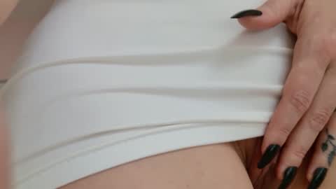 NinaOneil online show from 02.26.25