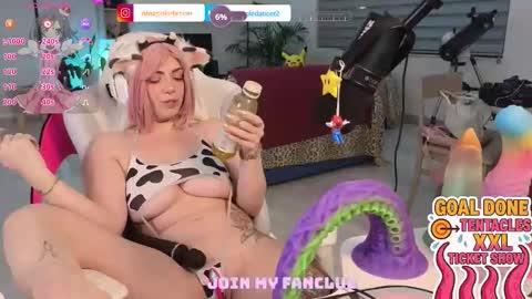 Snapshot of ninapoledance chatting on 09.29.25 Nina online show from 09.29.25