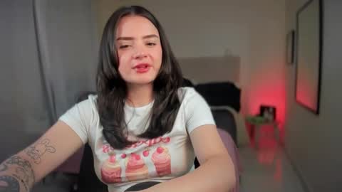 Snapshot of ninavolkov chatting on 01.12.25 ninavolkov online show from 01.12.25