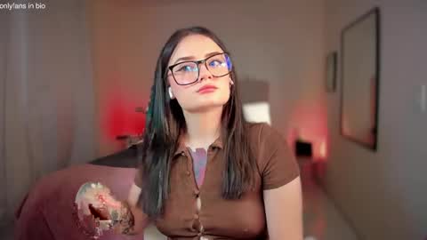 Snapshot of ninavolkov chatting on 03.04.25 ninavolkov online show from 03.04.25