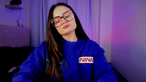 Snapshot of ninavolkov chatting on 10.07.25 ninavolkov online show from 10.07.25