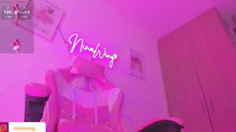 Snapshot of ninawong_ chatting on 09.10.25 Nina online show from 09.10.25