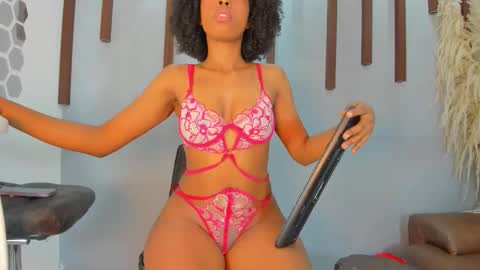 Snapshot of nini_beyker chatting on 09.28.25 nini_beyker online show from 09.28.25