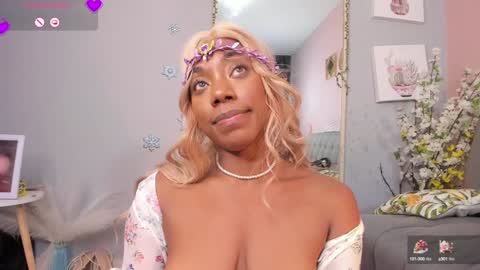 Snapshot of nini_martinii chatting on 01.19.25 NINI online show from 01.19.25