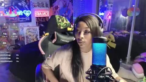 NIVIA WOLFE online show from 12.18.25