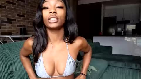 Snapshot of niviawolfe chatting on 03.29.26 NIVIA WOLFE online show from 03.29.26