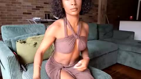 Snapshot of niviawolfe chatting on 05.07.26 NIVIA WOLFE online show from 05.07.26