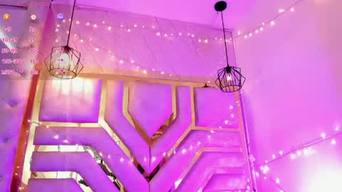  V I C T O R I A   online show from 04.20.26