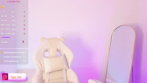 Snapshot of nix_kyy chatting on 06.25.26 Nicki online show from 06.25.26