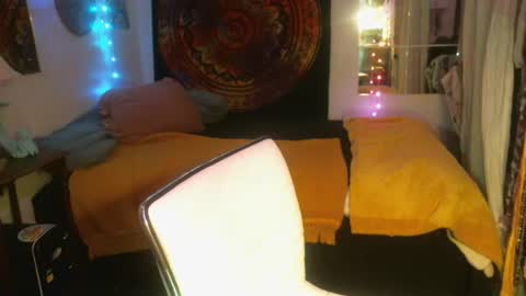 Snapshot of no_facequeen chatting on 02.21.25 Leah online show from 02.21.25