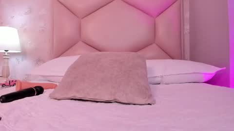 Snapshot of noa_butterfly chatting on 03.05.25 ambarsulliva online show from 03.05.25