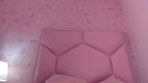 Snapshot of noa_butterfly chatting on 03.07.25 ambarsulliva online show from 03.07.25