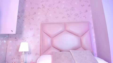 Snapshot of noa_butterfly chatting on 09.14.25 ambarsulliva online show from 09.14.25