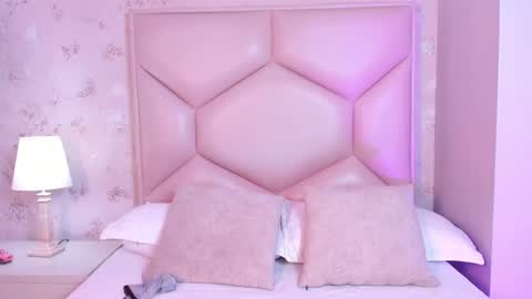 Snapshot of noa_butterfly chatting on 10.04.25 ambarsulliva online show from 10.04.25