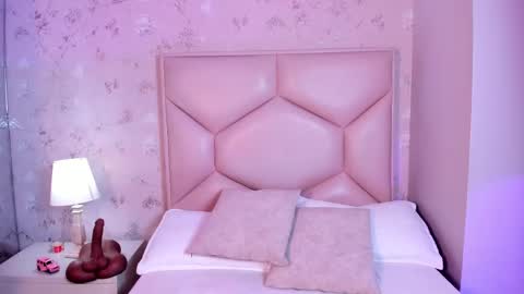 Snapshot of noa_butterfly chatting on 10.14.25 ambarsulliva online show from 10.14.25