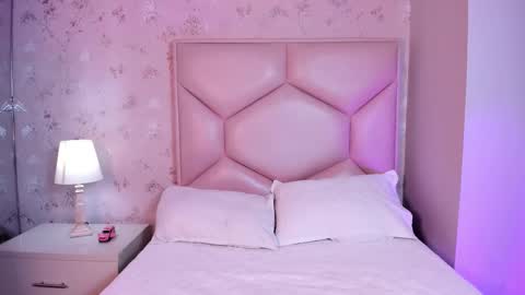 Snapshot of noa_butterfly chatting on 12.02.25 ambarsulliva online show from 12.02.25