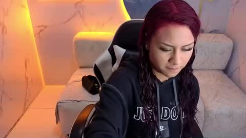 Snapshot of noa_tp chatting on 11.05.25 Noa online show from 11.05.25