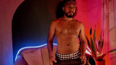 Snapshot of noah_jones__ chatting on 02.07.25 Noah online show from 02.07.25