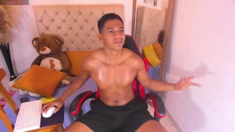 N O AH - S T H O  N E online show from 02.05.26