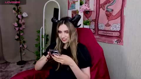 Snapshot of nocturnehuntress chatting on 06.26.26 Alice online show from 06.26.26