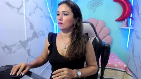 noelia_milfs online show from 10.15.25