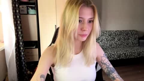 Snapshot of nolabussing chatting on 04.15.26 Sofia online show from 04.15.26