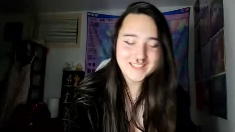 Snapshot of nonbinarybeauty20 chatting on 01.04.25 nonbinarybeauty20 online show from 01.04.25