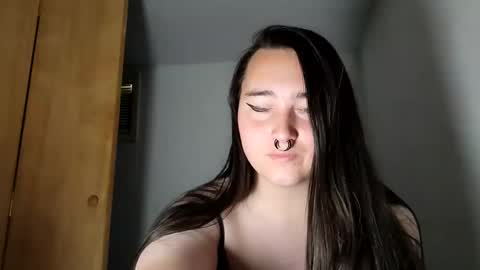 Snapshot of nonbinarybeauty20 chatting on 09.17.25 nonbinarybeauty20 online show from 09.17.25