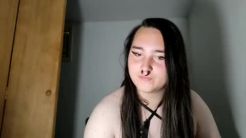 Snapshot of nonbinarybeauty20 chatting on 10.04.25 nonbinarybeauty20 online show from 10.04.25