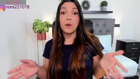 Snapshot of nora22xx chatting on 02.08.25 Nora online show from 02.08.25