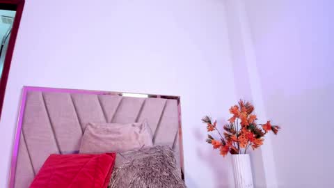 Nora Da Silva online show from 12.14.24