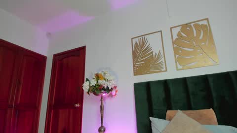 Nora Da Silva online show from 02.25.25