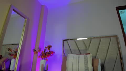 Nora Da Silva online show from 10.23.25