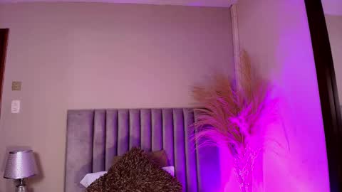 Nora Da Silva online show from 11.21.25