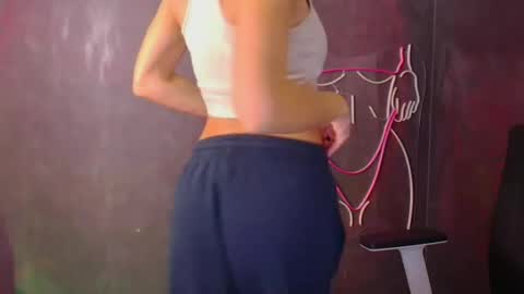 Nora online show from 09.15.25