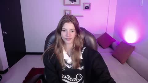 Snapshot of nora_vennucci chatting on 12.13.24 Nora online show from 12.13.24