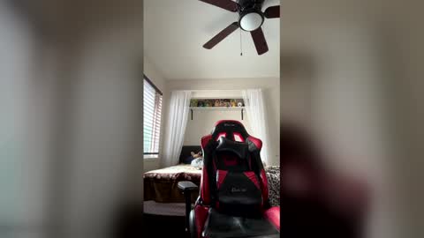 notmeantforeggs online show from 03.10.26